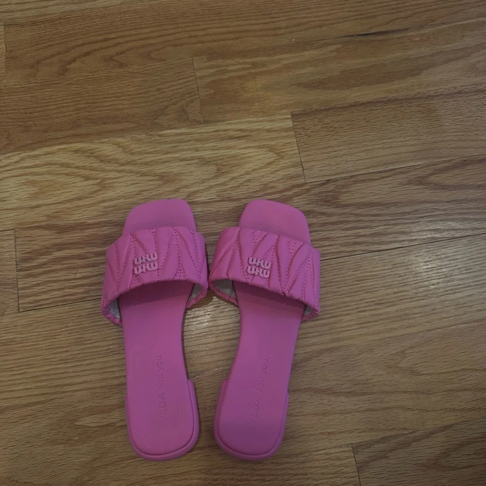 Pink Quilted Slides - Picture 3 of 3